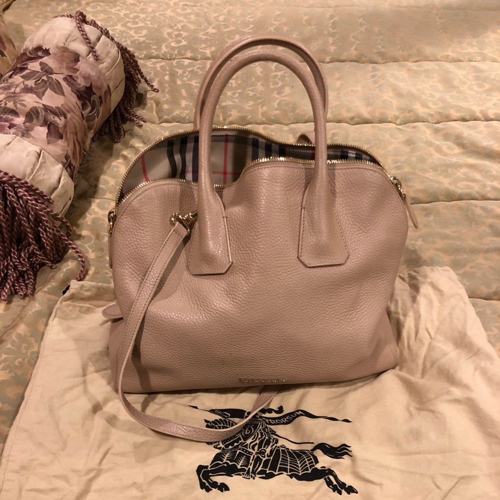 Burberry beige bucket bag